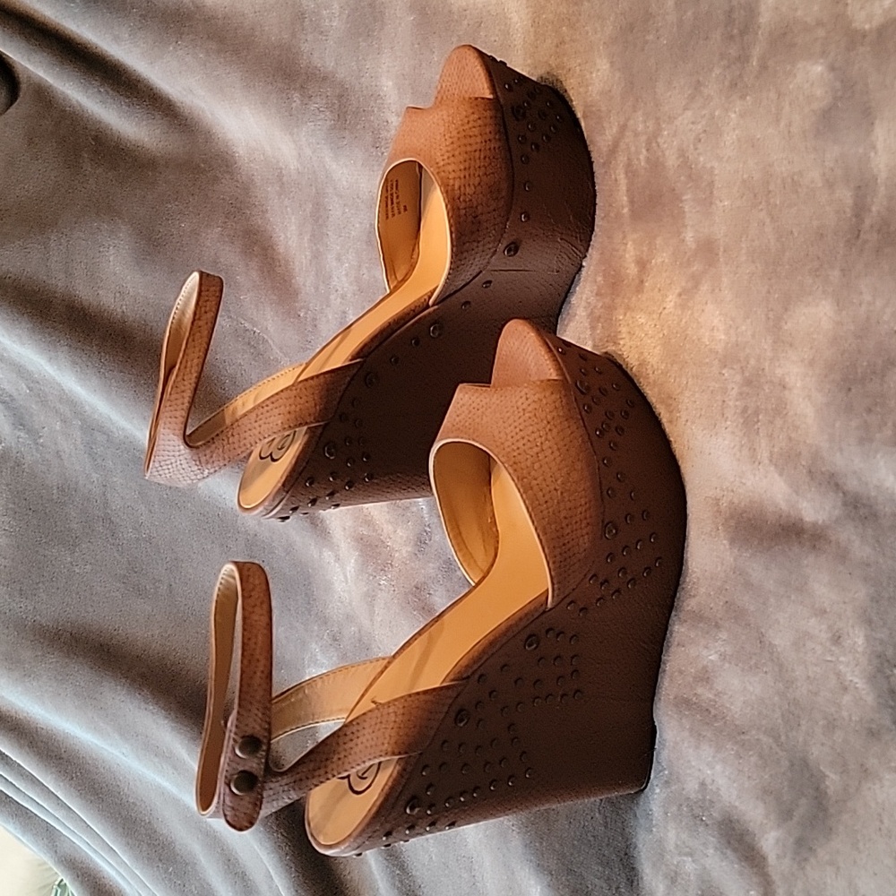 Studded heel wedges
